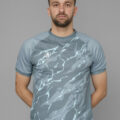 T-shirt de sport avec motif  imprimé. Tissu respirant et léger, idéal pour le running et les activités outdoor.