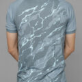 T-shirt de sport avec motif  imprimé. Tissu respirant et léger, idéal pour le running et les activités outdoor.