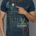 T-shirt de sport avec motif  imprimé. Tissu respirant et léger, idéal pour le running et les activités outdoor.