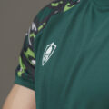 T-shirt sportif orné d’un imprimé, conçu dans un tissu léger et respirant, parfait pour le running et toutes vos activités en plein air.