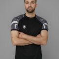T-shirt sportif orné d’un imprimé, conçu dans un tissu léger et respirant, parfait pour le running et toutes vos activités en plein air.