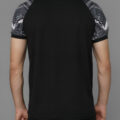 T-shirt sportif orné d’un imprimé, conçu dans un tissu léger et respirant, parfait pour le running et toutes vos activités en plein air.