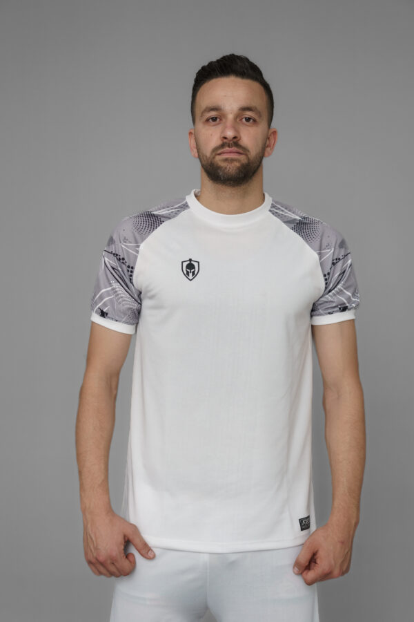 T-shirt sportif orné d’un imprimé, conçu dans un tissu léger et respirant, parfait pour le running et toutes vos activités en plein air.