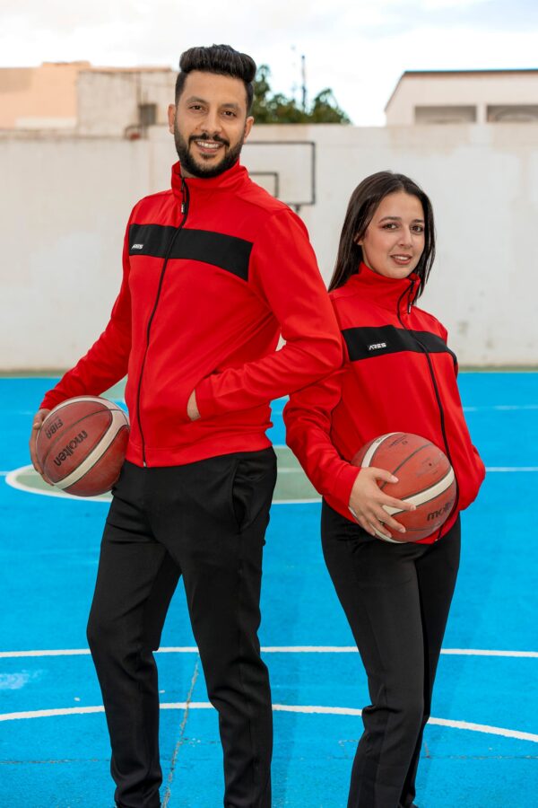 Ensemble Survêtement ARES – Veste & Pantalon  Confortable et résistant, cet ensemble en tissu Scoba de bon grammage est idéal pour l'entraînement et le quotidien. Logo ARES en silicone pour une finition moderne. Parfait pour les sportifs exigeants.