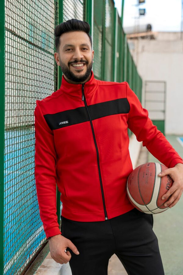 Ensemble Survêtement ARES – Veste & Pantalon  Confortable et résistant, cet ensemble en tissu Scoba de bon grammage est idéal pour l'entraînement et le quotidien. Logo ARES en silicone pour une finition moderne. Parfait pour les sportifs exigeants.
