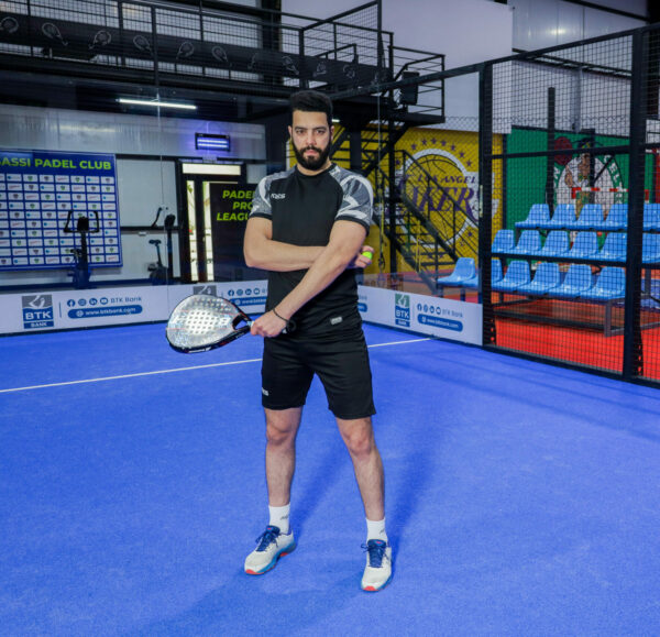 T-shirt de sport Maillot technique respirant, conçu pour le sport collectif, le running, le padel ou le football. Léger, confortable et pensé pour la performance.