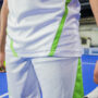 Tenue de sport léger et respirant, idéal pour le padel, le running ou l'entraînement. Confort, liberté de mouvement et design dynamique au rendez-vous.