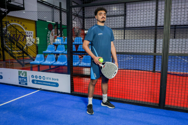 T-shirt de sport Maillot technique respirant, conçu pour le sport collectif, le running, le padel ou le football. Léger, confortable et pensé pour la performance.