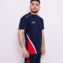 T-shirt sportif orné d’un imprimé, conçu dans un tissu léger et respirant, parfait pour le running et toutes vos activités en plein air.