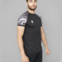 TENUE DE SPORT T-shirt sportif orné d’un imprimé, conçu dans un tissu léger et respirant, parfait pour le running et toutes vos activités en plein air.