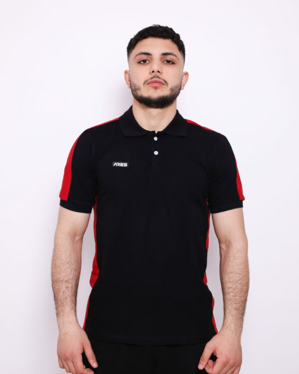Polo Demi-Manche ARES – Coton Piqué  Classique et respirant, ce polo demi-manche en coton piqué allie élégance et confort. Sa maille texturée assure une bonne aération, idéal pour un look sportif ou casual chic.