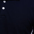 Polo Demi-Manche ARES – Coton Piqué Classique et respirant, ce polo demi-manche en coton piqué allie élégance et confort. Sa maille texturée assure une bonne aération, idéal pour un look sportif ou casual chic.