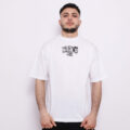 T-shirt oversize en coton 100% – 180g Ultra confortable et stylé, avec un petit motif à l'avant et une impression marquante dans le dos. Parfait pour un look affirmé au quotidien.