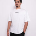 T-shirt oversize en coton 100% – 180g Ultra confortable et stylé, avec un petit motif à l'avant et une impression marquante dans le dos. Parfait pour un look affirmé au quotidien.