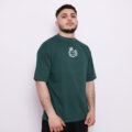 T-shirt oversize en coton 100% – 180g Ultra confortable et stylé, avec un petit motif à l'avant et une impression marquante dans le dos. Parfait pour un look affirmé au quotidien.