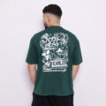 T-shirt oversize en coton 100% – 180g Ultra confortable et stylé, avec un petit motif à l'avant et une impression marquante dans le dos. Parfait pour un look affirmé au quotidien.