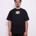 T-shirt oversize en coton 100% – 180g Ultra confortable et stylé, avec un petit motif à l'avant et une impression marquante dans le dos. Parfait pour un look affirmé au quotidien.