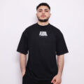 T-shirt oversize en coton 100% – 180g Ultra confortable et stylé, avec un petit motif à l'avant et une impression marquante dans le dos. Parfait pour un look affirmé au quotidien.